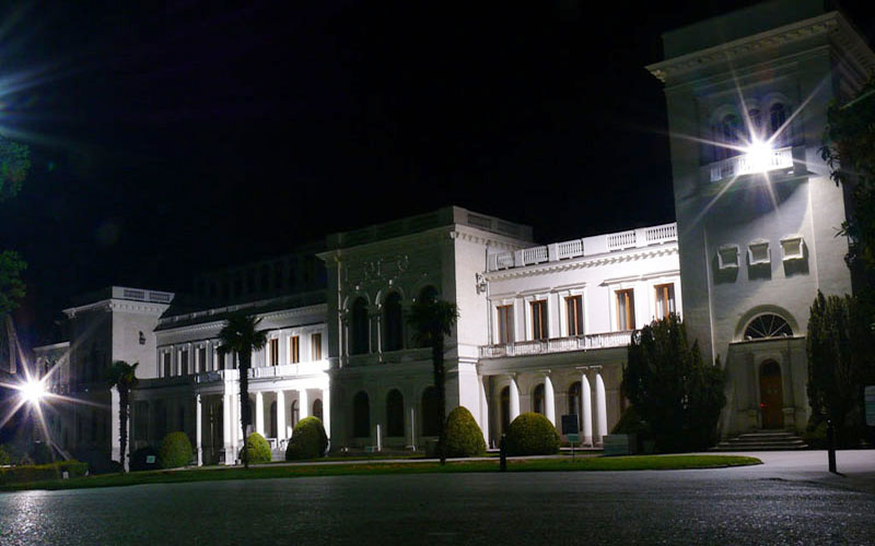 Ливадийский дворец ночью