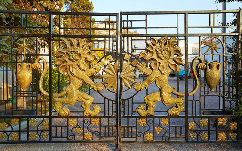 Ворота завода марочных вин Инкерман